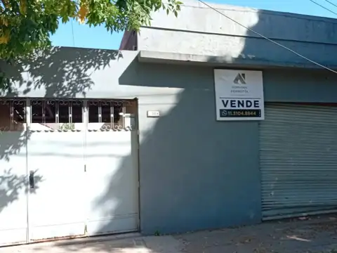 Casa mas departamento al fondo gge para 2 auto local negocio al frente
