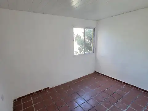 MUY BUEN DEPTO T/CASA 2 AMB EN LOMAS!
