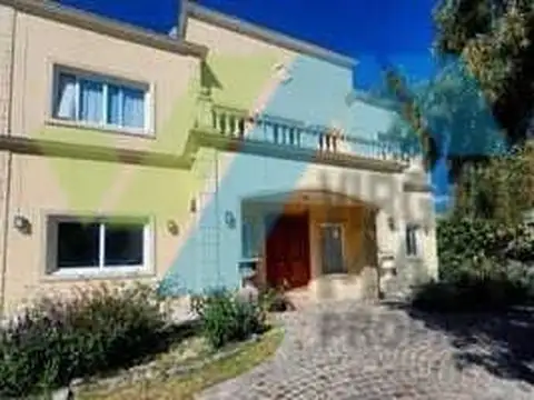 Casa 6 ambientes con 3 baños