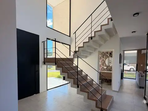 Casa 4 ambientes con 4 baños