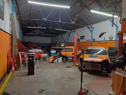 Alquiler Taller Automotor Equipado con 3 fosas