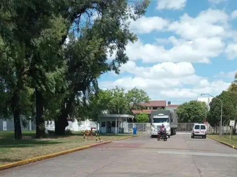 Alquiler de Depósito de 1.380 m² con Oficinas Parque Newton