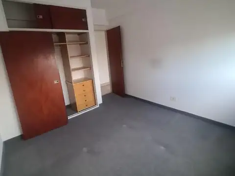 Tucuman e/ Velez Sarfield y Avenida Hipólito Yrigoyen