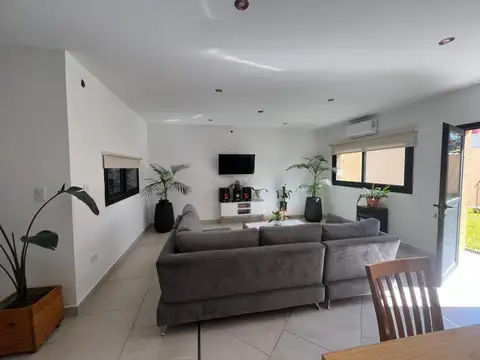 VENTA DE CASA MINIMALISTA EN RANELAGH