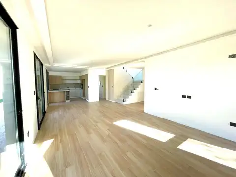 Casa 6 ambientes con 4 baños