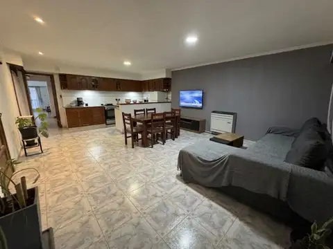 VENTA CASA 4 AMB C/GARAGE CENTRO BALCARCE A.CREDIT