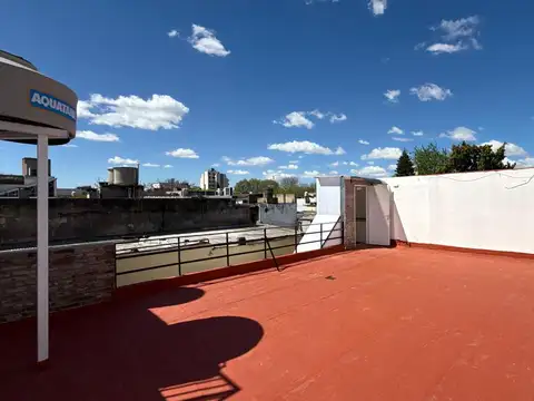 Venta de PH de 3 amb con terraza en Parque Avellaneda