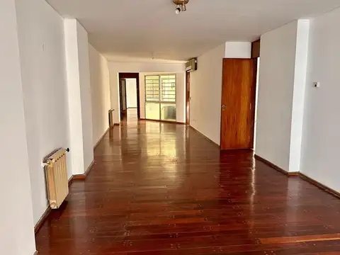 Departamento 8 ambientes con 3 baños