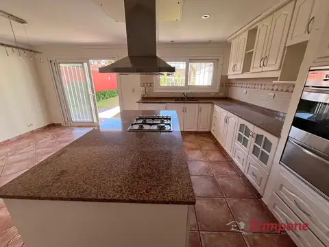 Casa en Alquiler al Oeste