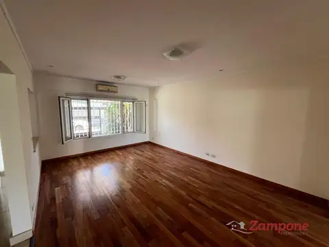 Casa en Alquiler con 3 cocheras
