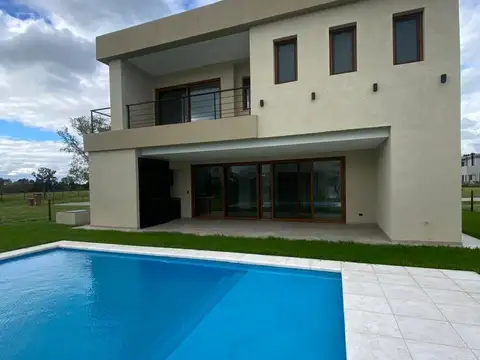 Casa 5 ambientes con 5 baños