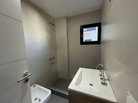Departamento en planta baja, con patio a estrenar expensas bajisimas