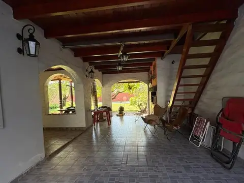 Casa en Venta con 2 cocheras