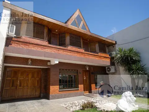 Casa 5 ambientes con 4 baños