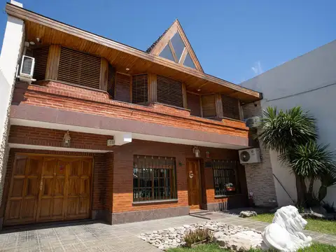 Casa 5 ambientes con 4 baños