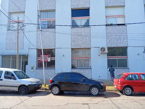 Manuela Pedraza 2500, Piso 1