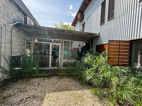 Casa en Venta con 4 cocheras