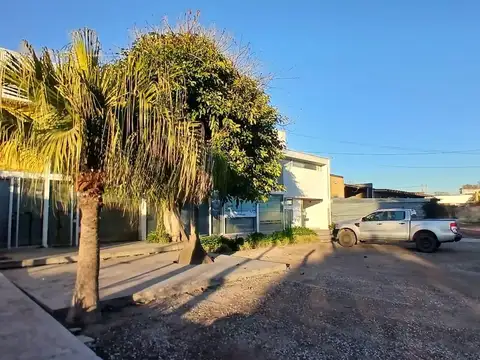 Local en  Alquiler en Cno Belgrano entre 484 y 485 - Gonnet