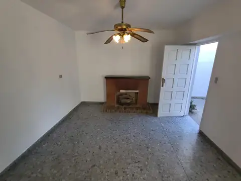 Casa en Alquiler con 2 cocheras