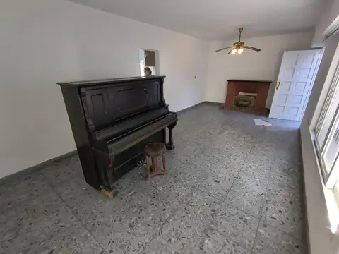 Casa 5 ambientes con 1 baño