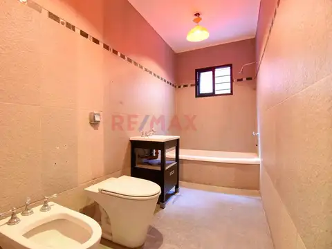 Casa 6 ambientes con 4 baños