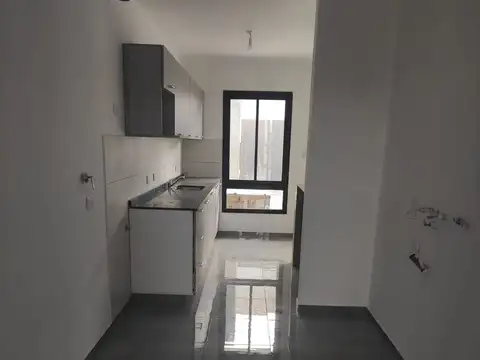 Casa 8 ambientes con 2 baños