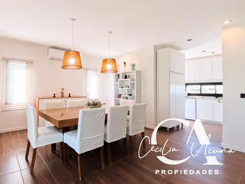 Casa en Venta con 2 cocheras
