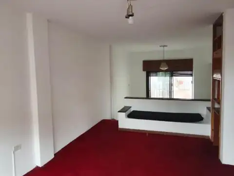 Casa en Alquiler con 1 cochera