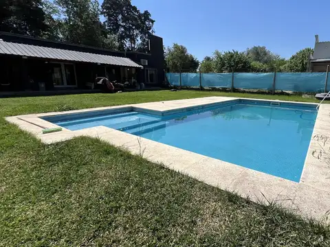 Casa de 4 amb. en lote de 1620 m2 a la venta en Cañuelas - Villa adriana