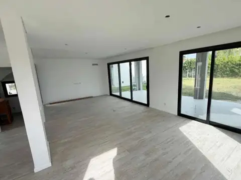 Casa 4 ambientes con 3 baños