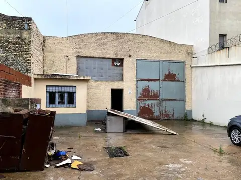 Oportunidad Galpón en Calle Berutti