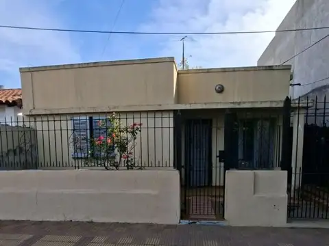 Casa en Jose Marmol estilo Americano