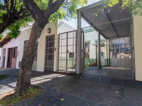 Casa de 6 Ambientes con local 