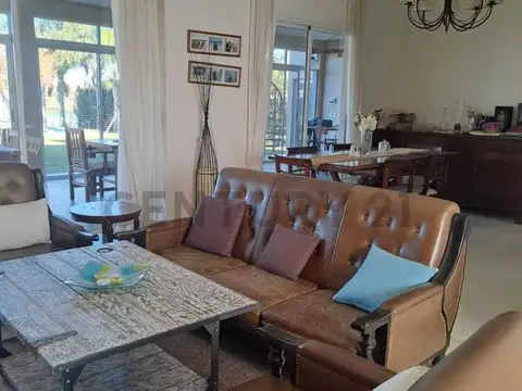 Casa 5 ambientes con 2 baños