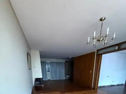 Casa 5 ambientes con 4 baños
