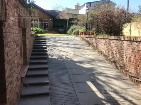 Casa 5 ambientes con 4 baños