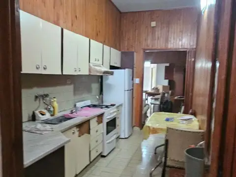 Hipólito Yrigoyen 100