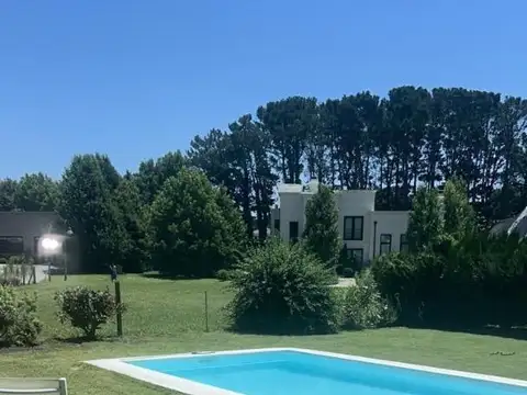 Casa 4 ambientes con 3 baños