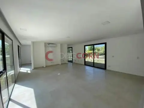 Casa 4 ambientes con 4 baños