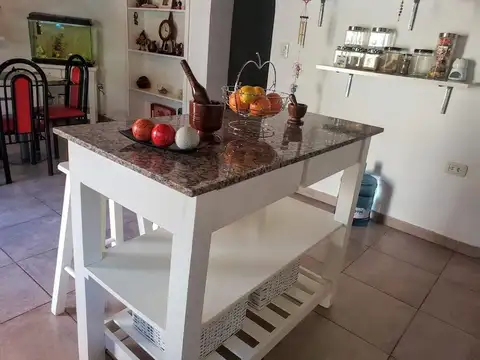 Casa 5 ambientes con 2 baños