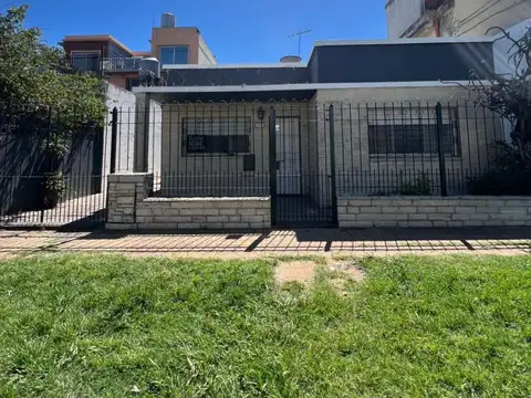 Casa en venta en José León Suarez!
