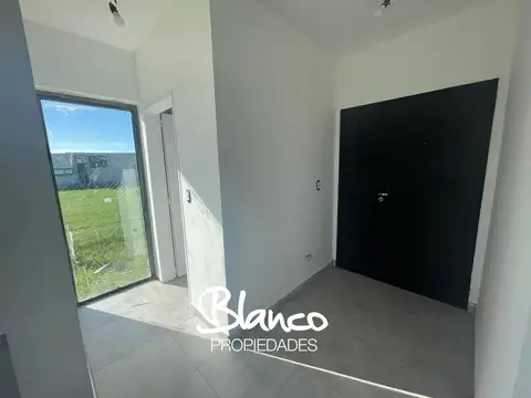 Casa 4 ambientes con 4 baños