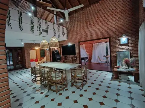 Casa 5 ambientes con 3 baños