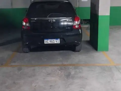 Venta cochera con baulera en Olivos