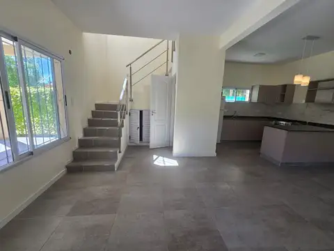 Casa 3 ambientes con 2 baños