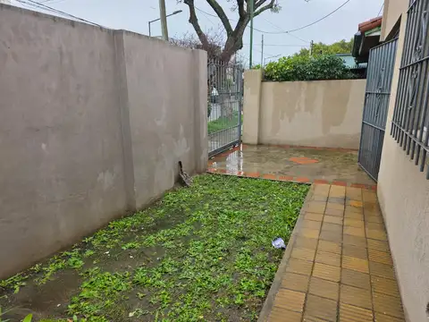 Venta - Casa 3 ambientes en Beccar con quincho, jardín y cochera