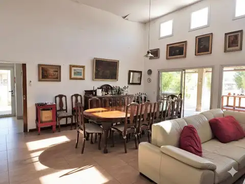 Casa 5 ambientes con 2 baños