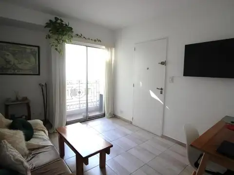 LUMINOSO 2 AMB PISO ALTO EN RECOLETA