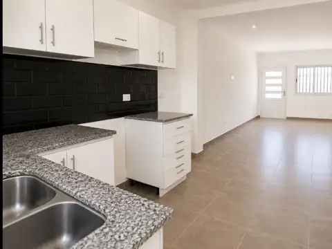 Casa 3 ambientes con 1 baño