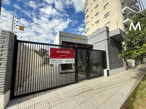 APTO CRÉDITO - Casa en venta de 4 ambientes con cochera, quincho y piscina - Villa Ballester